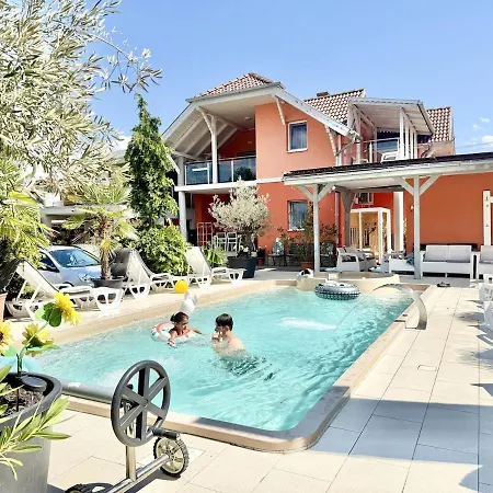 Lelle Udvar 2 Ac Free Parking *
